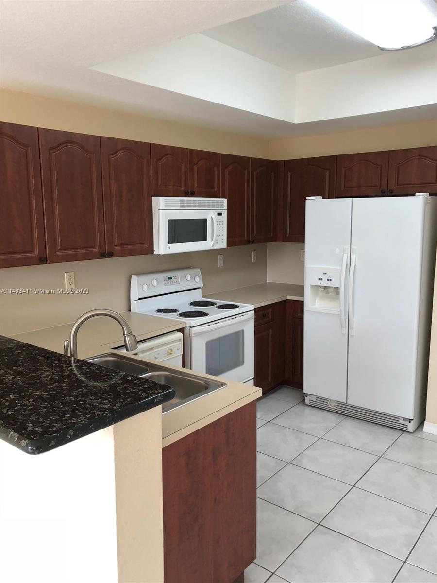 VERY LUMINOUS 2 BED 2 AND HALF BATH UNIT AT CENTURY PARK II CONDO. TILE FLOORING THROUGHOUT UNIT. OVEN, REFRIGERATOR, DISHWASHER, MICROWAVE, AC AND HEATER. WASHER & DRYER INSIDE UNIT.
COMMUNITY HAS A CLUB HOUSE, POOL, GYM AND PLAYGROUND, EXCELLENT LOCATION, CLOSE TO DORAL, DIRECT ACCESS TO I-95, HIGHWAY, PALMETTO AND TURNPIKE. CLOSE TO SHOPPING CENTERS, MALLS, SCHOOLS, MUCH MORE!
24HS SECURITY.