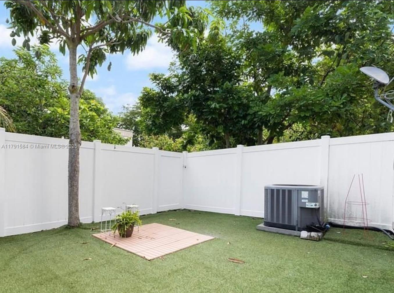 ORIOLE GOLF & TENNIS CLUB - Residential