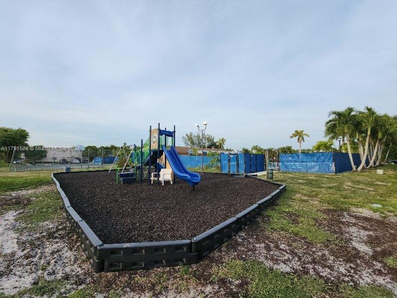 ORIOLE GOLF & TENNIS CLUB - Residential