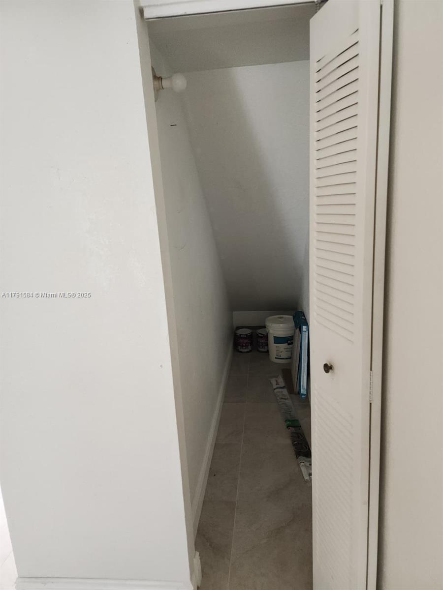 ORIOLE GOLF & TENNIS CLUB - Residential