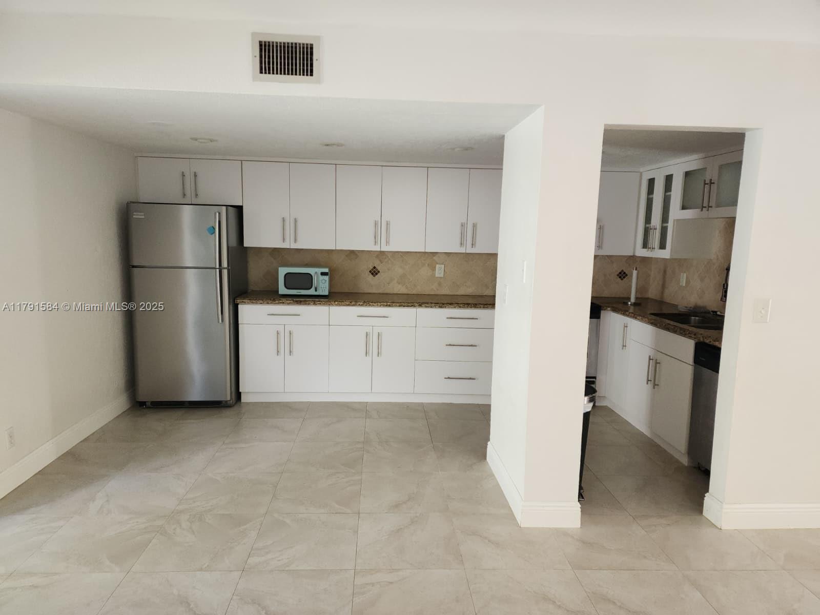 ORIOLE GOLF & TENNIS CLUB - Residential