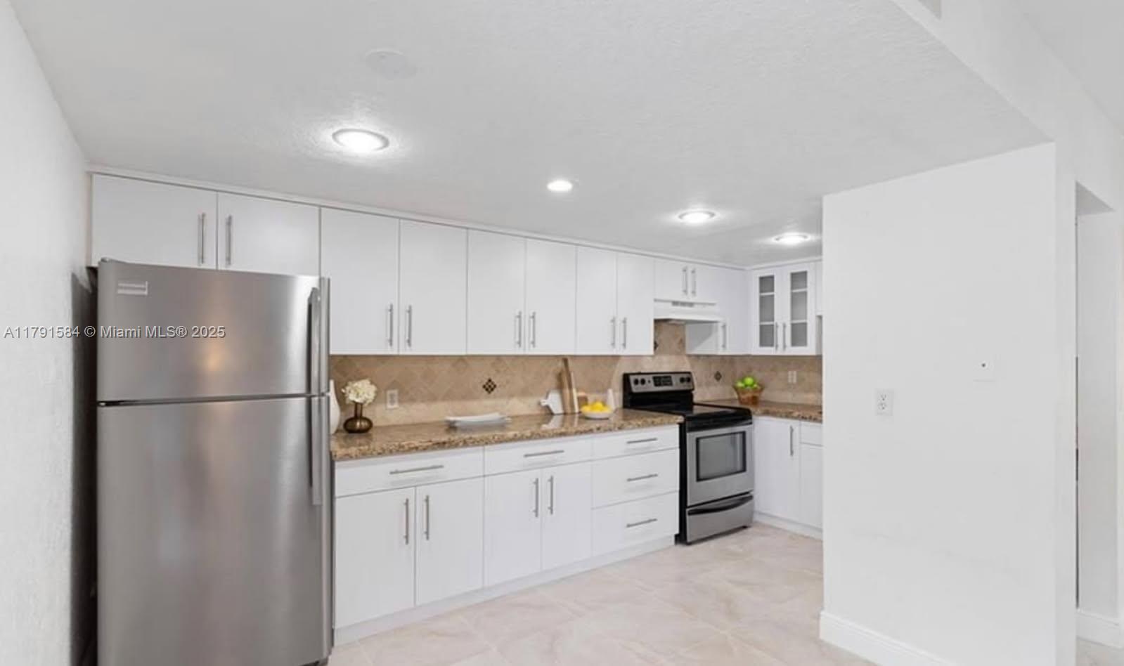 ORIOLE GOLF & TENNIS CLUB - Residential