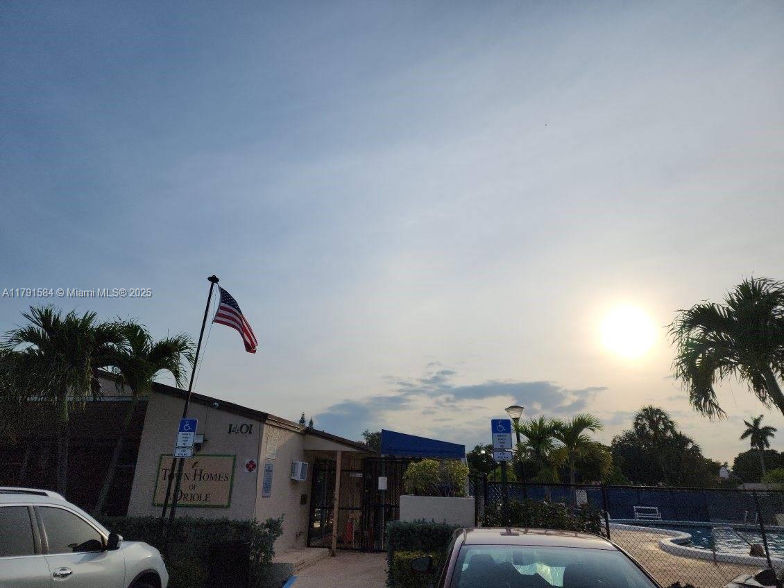 ORIOLE GOLF & TENNIS CLUB - Residential