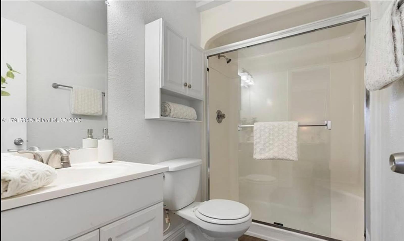 ORIOLE GOLF & TENNIS CLUB - Residential