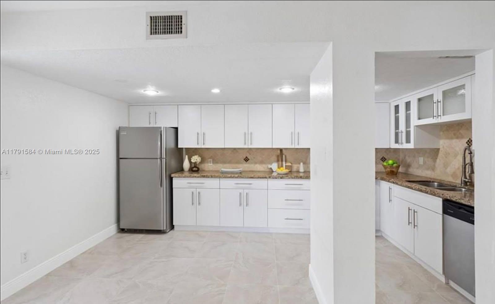 ORIOLE GOLF & TENNIS CLUB - Residential