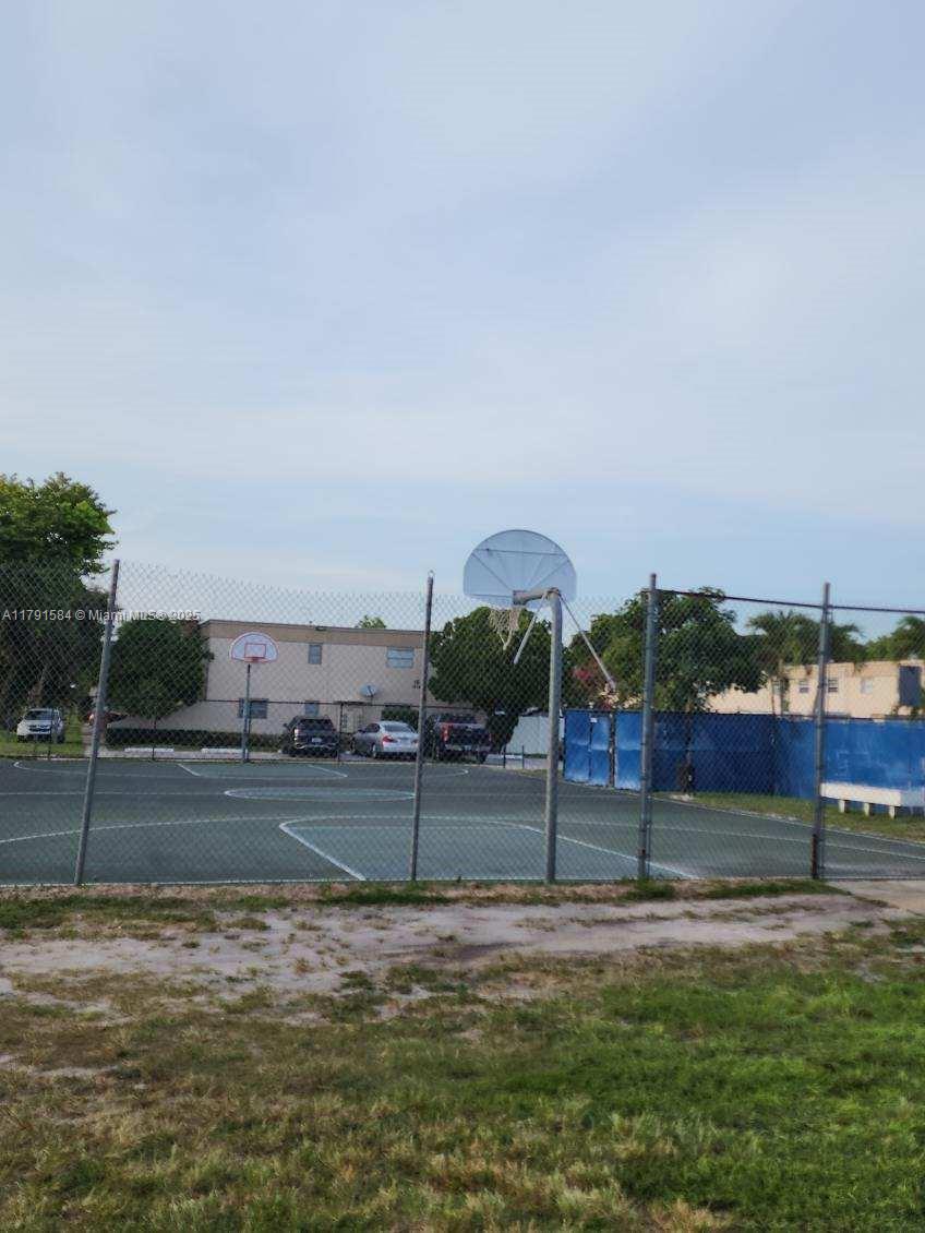 ORIOLE GOLF & TENNIS CLUB - Residential