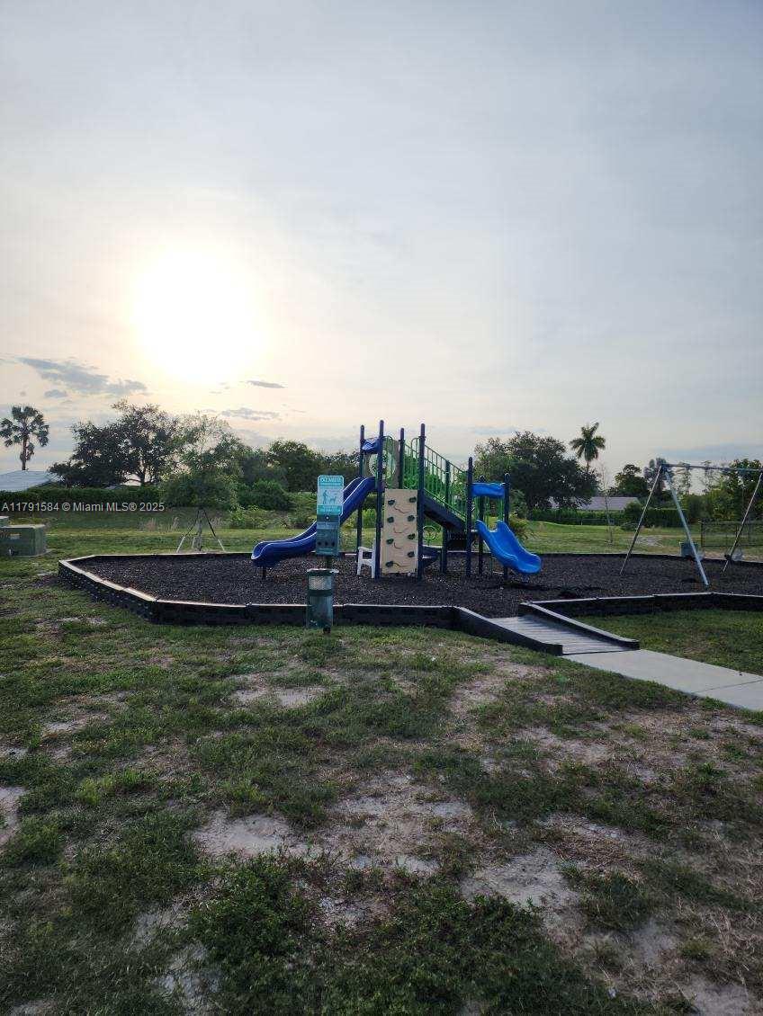 ORIOLE GOLF & TENNIS CLUB - Residential