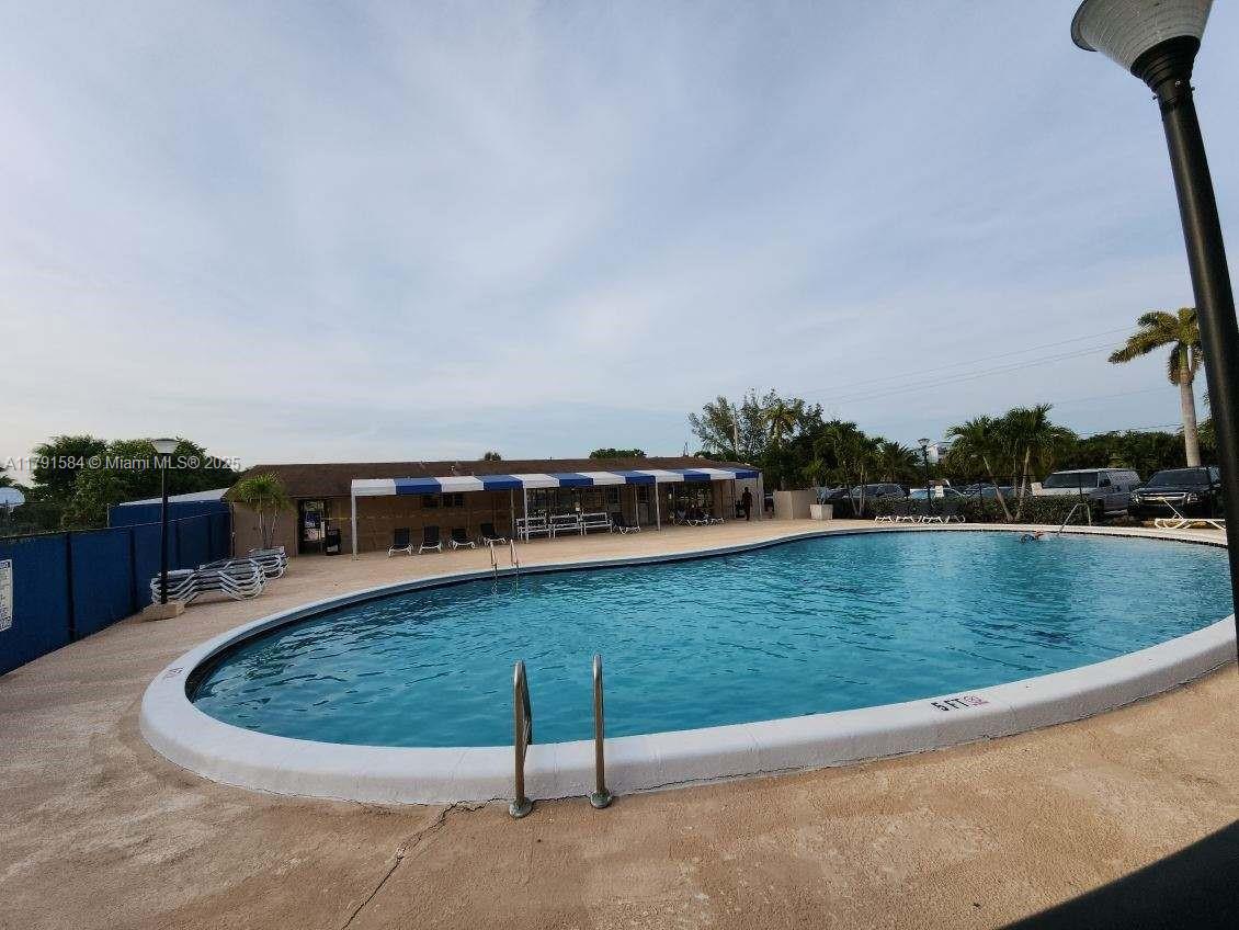 ORIOLE GOLF & TENNIS CLUB - Residential