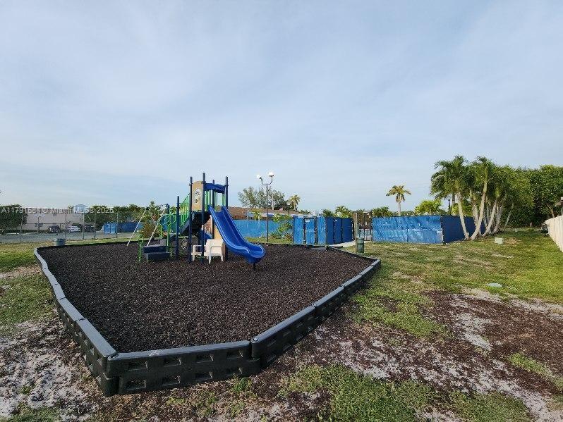 ORIOLE GOLF & TENNIS CLUB - Residential