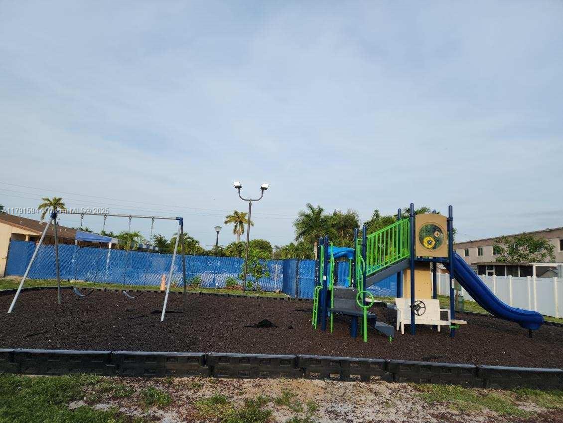 ORIOLE GOLF & TENNIS CLUB - Residential