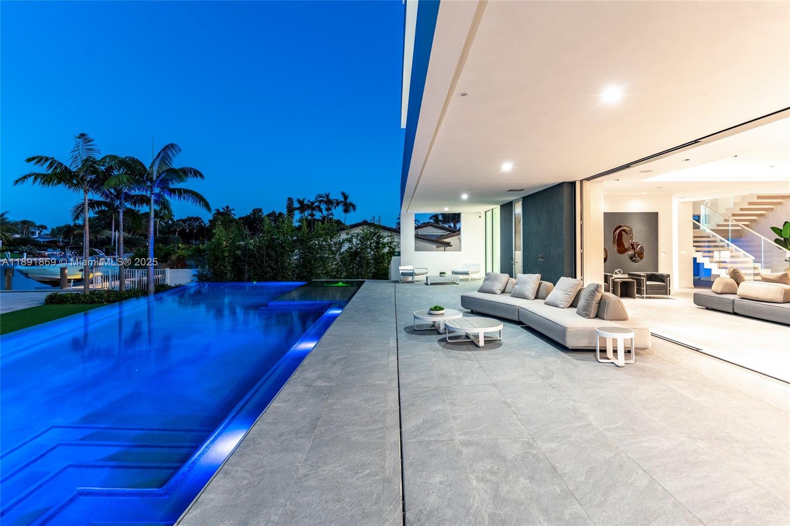 LAUDER GATE ISLES - Residential