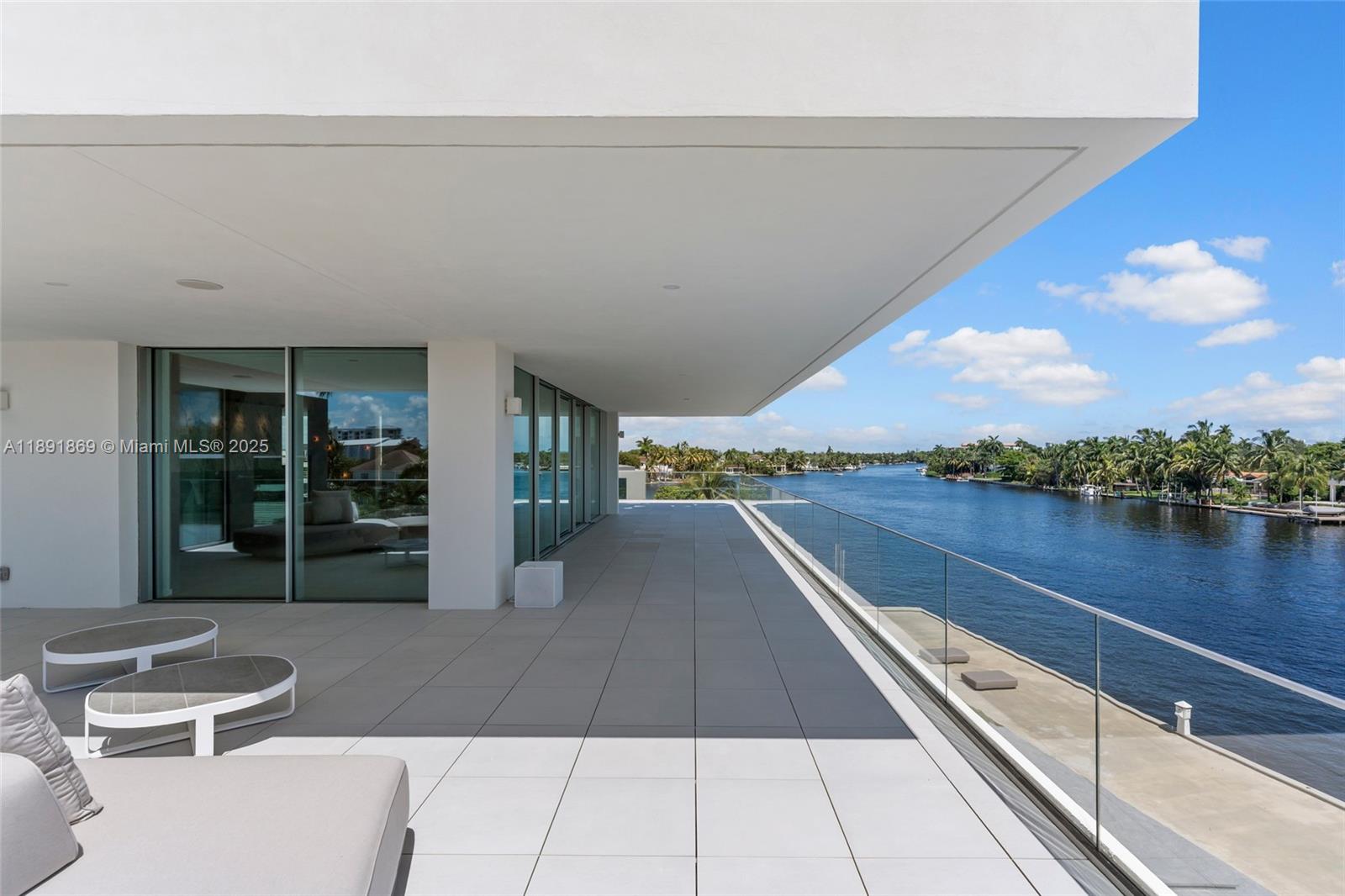 LAUDER GATE ISLES - Residential
