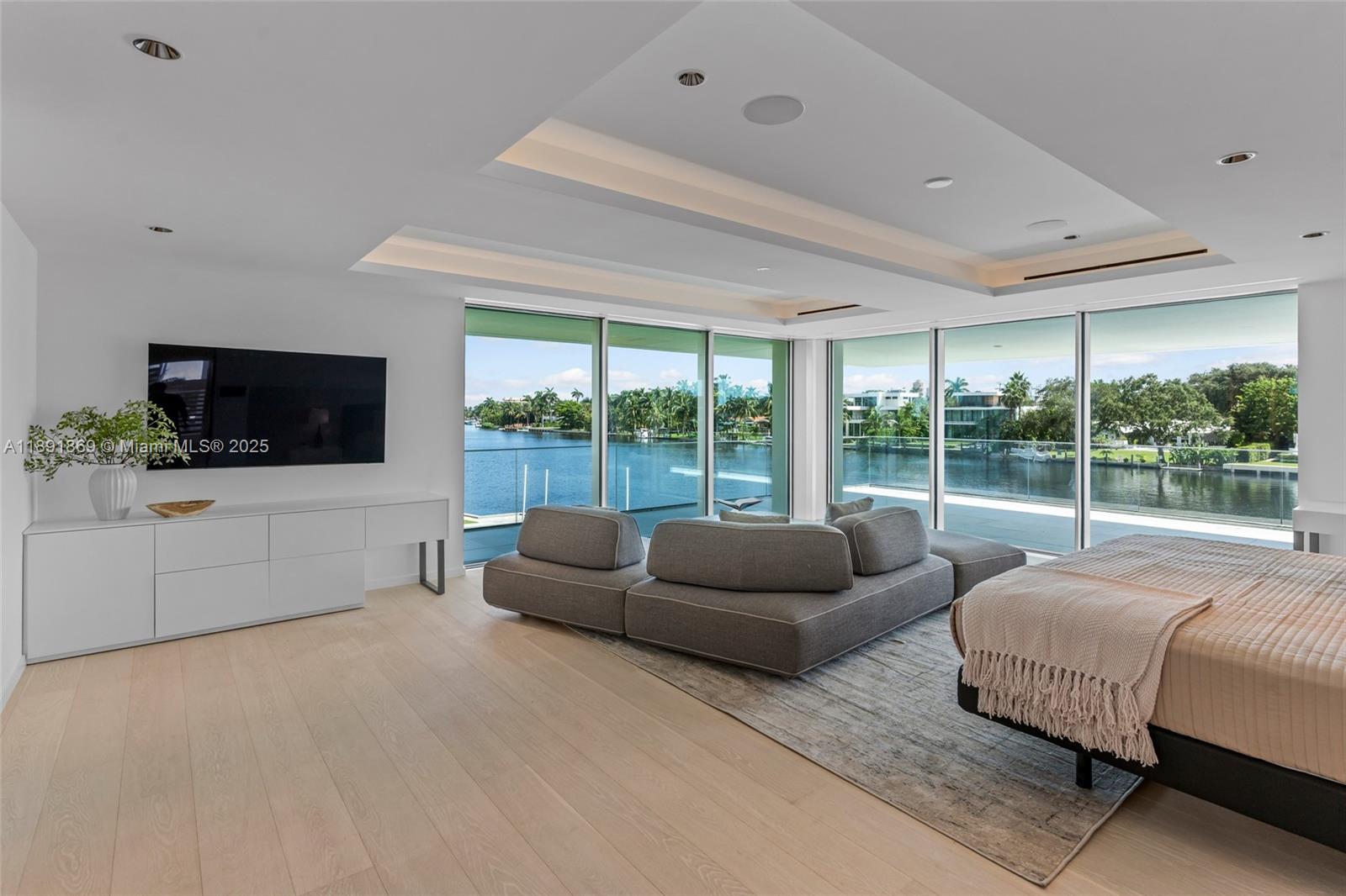 LAUDER GATE ISLES - Residential