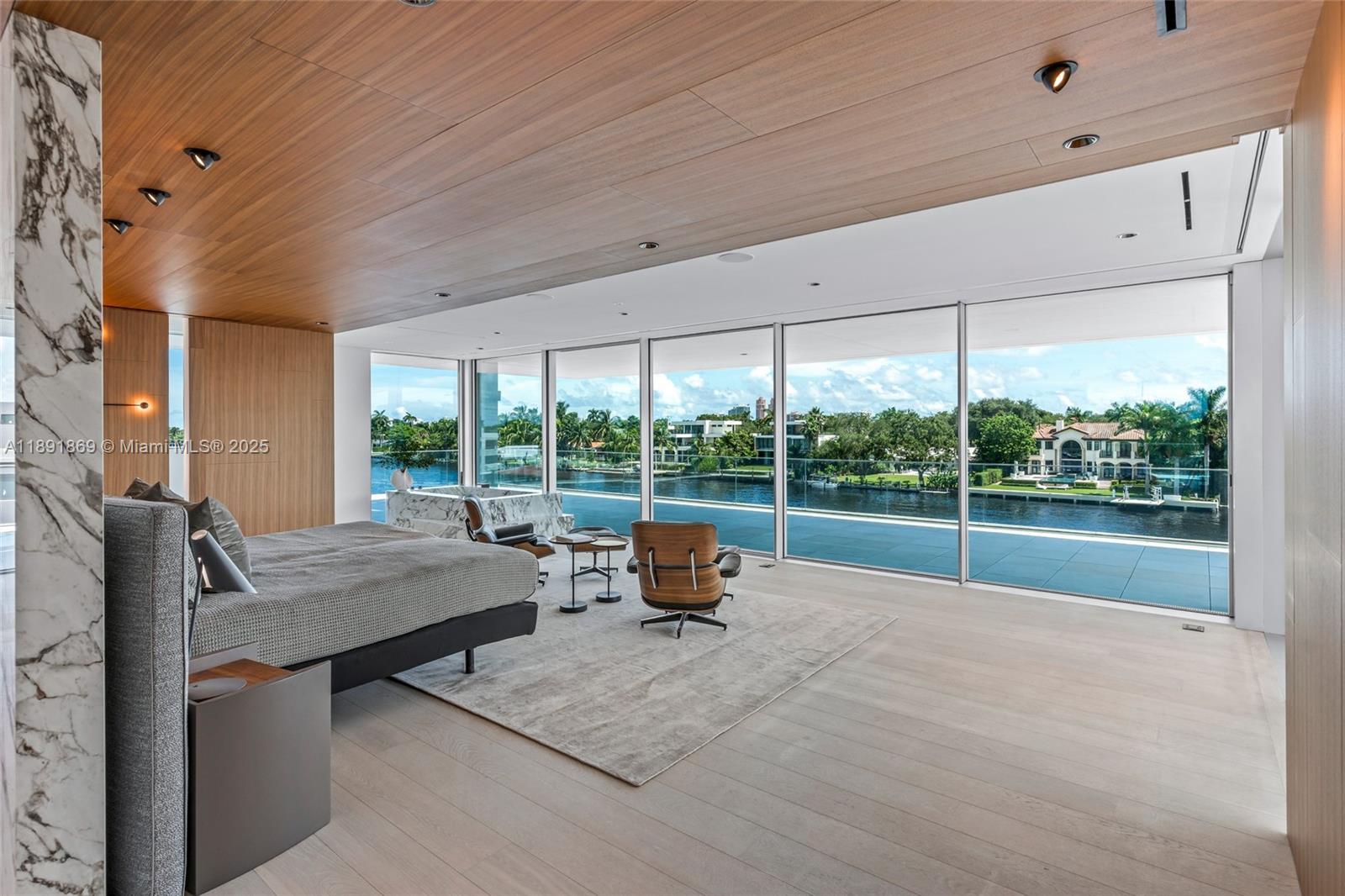 LAUDER GATE ISLES - Residential