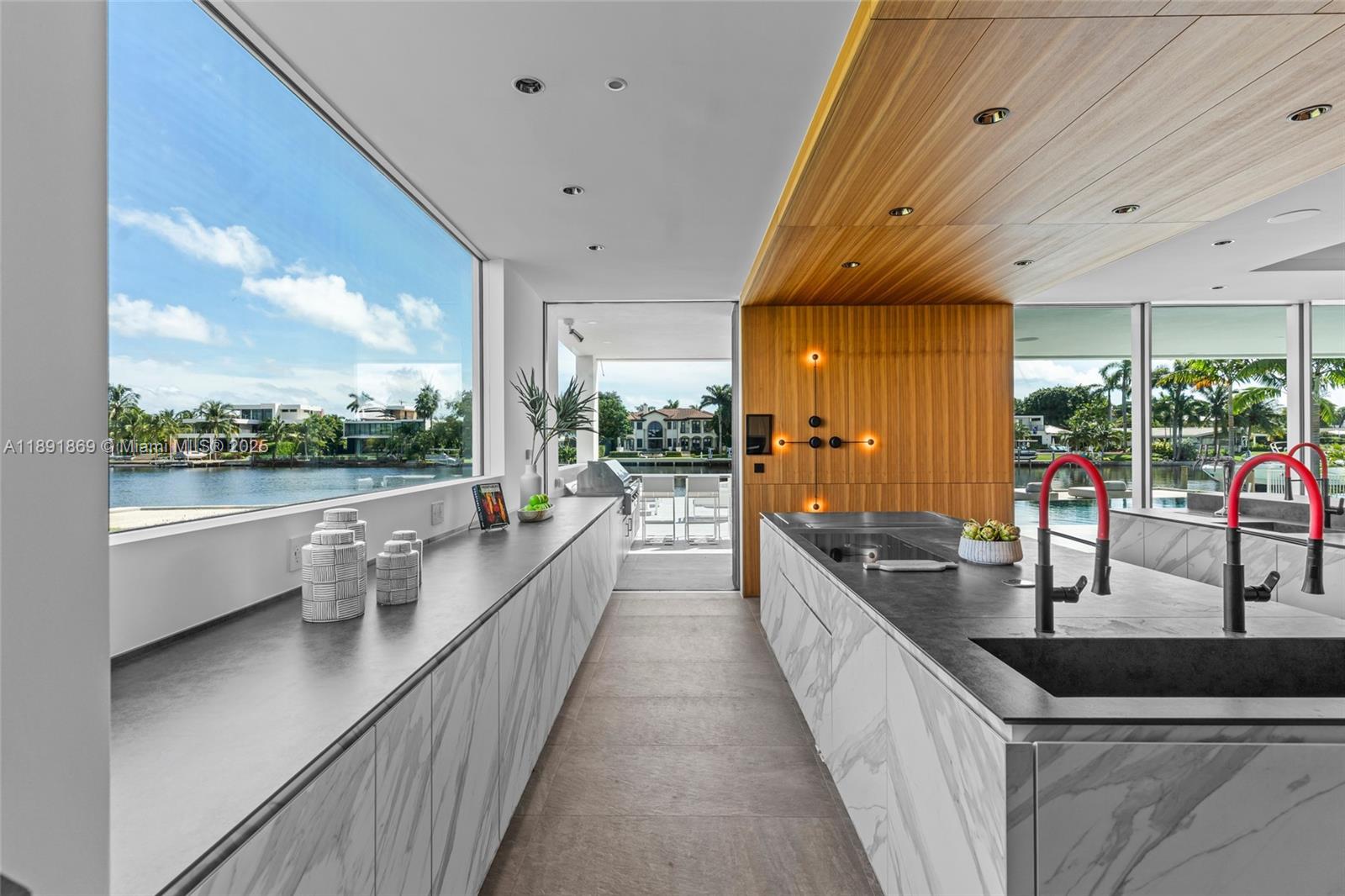LAUDER GATE ISLES - Residential