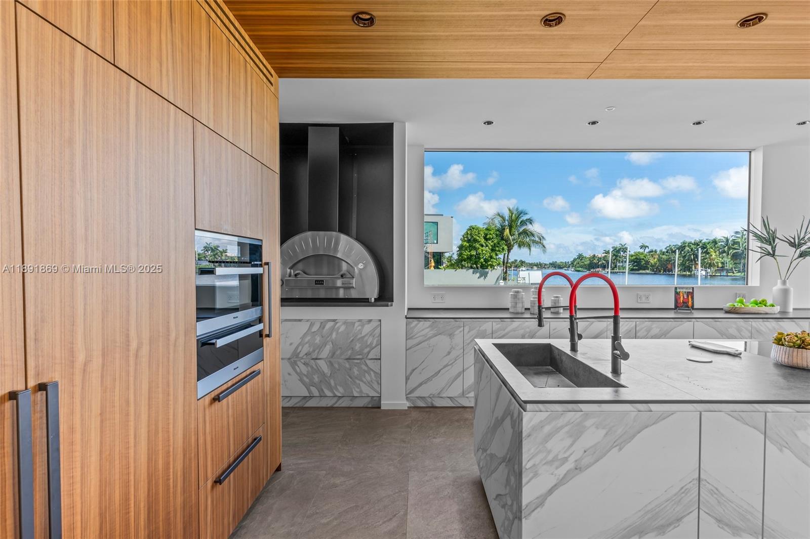 LAUDER GATE ISLES - Residential