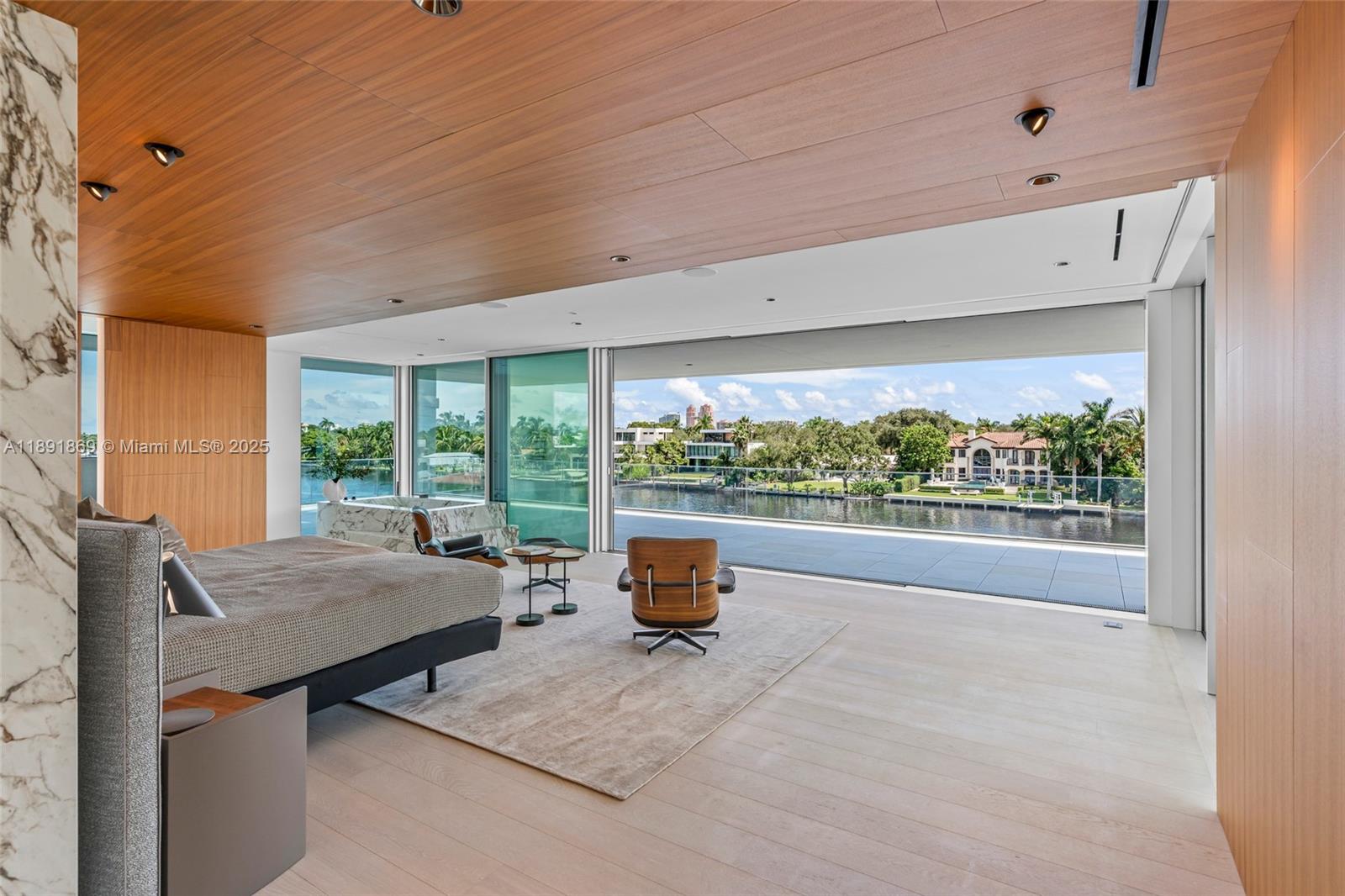 LAUDER GATE ISLES - Residential