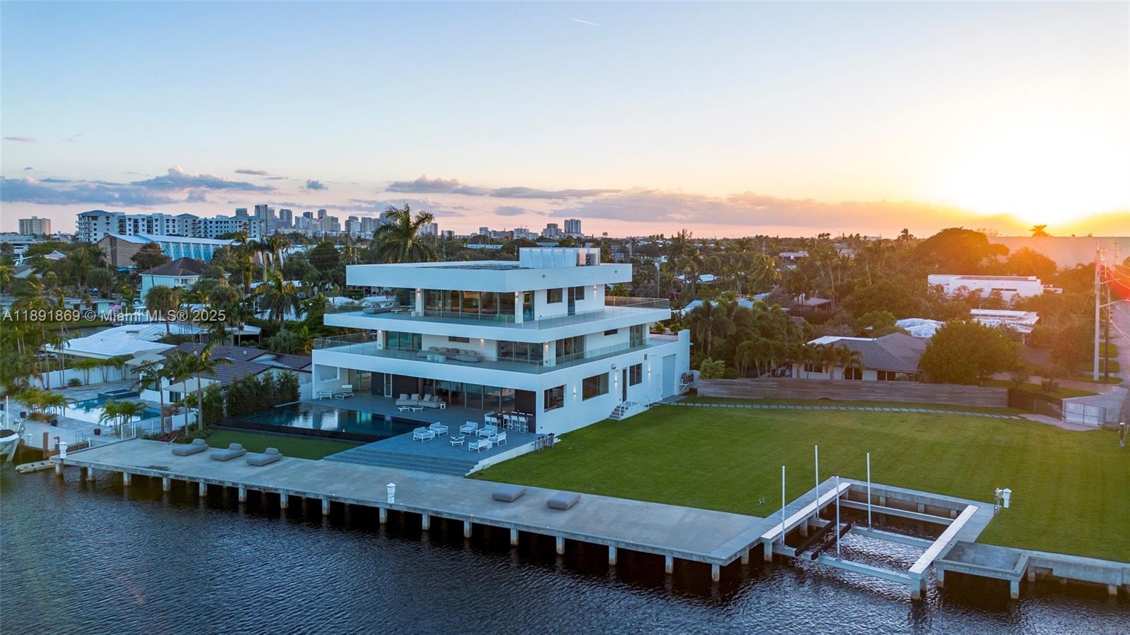 LAUDER GATE ISLES - Residential