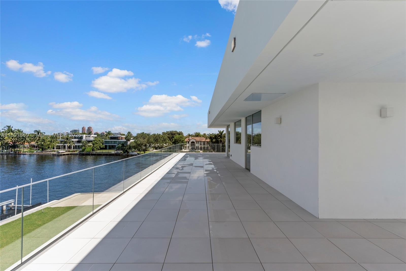 LAUDER GATE ISLES - Residential