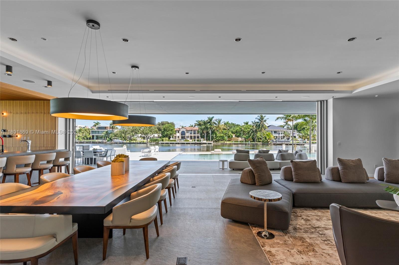 LAUDER GATE ISLES - Residential