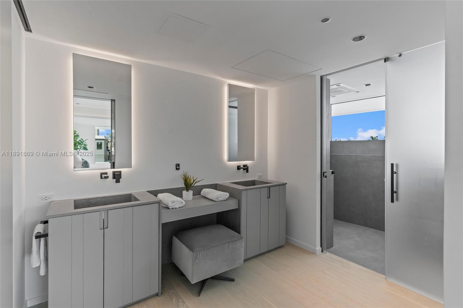 LAUDER GATE ISLES - Residential