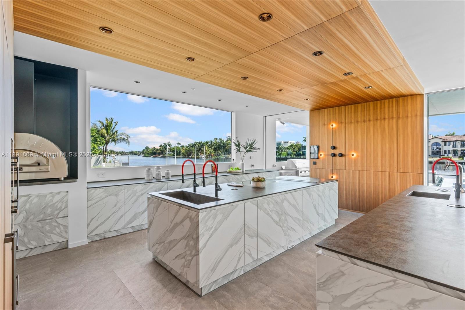 LAUDER GATE ISLES - Residential