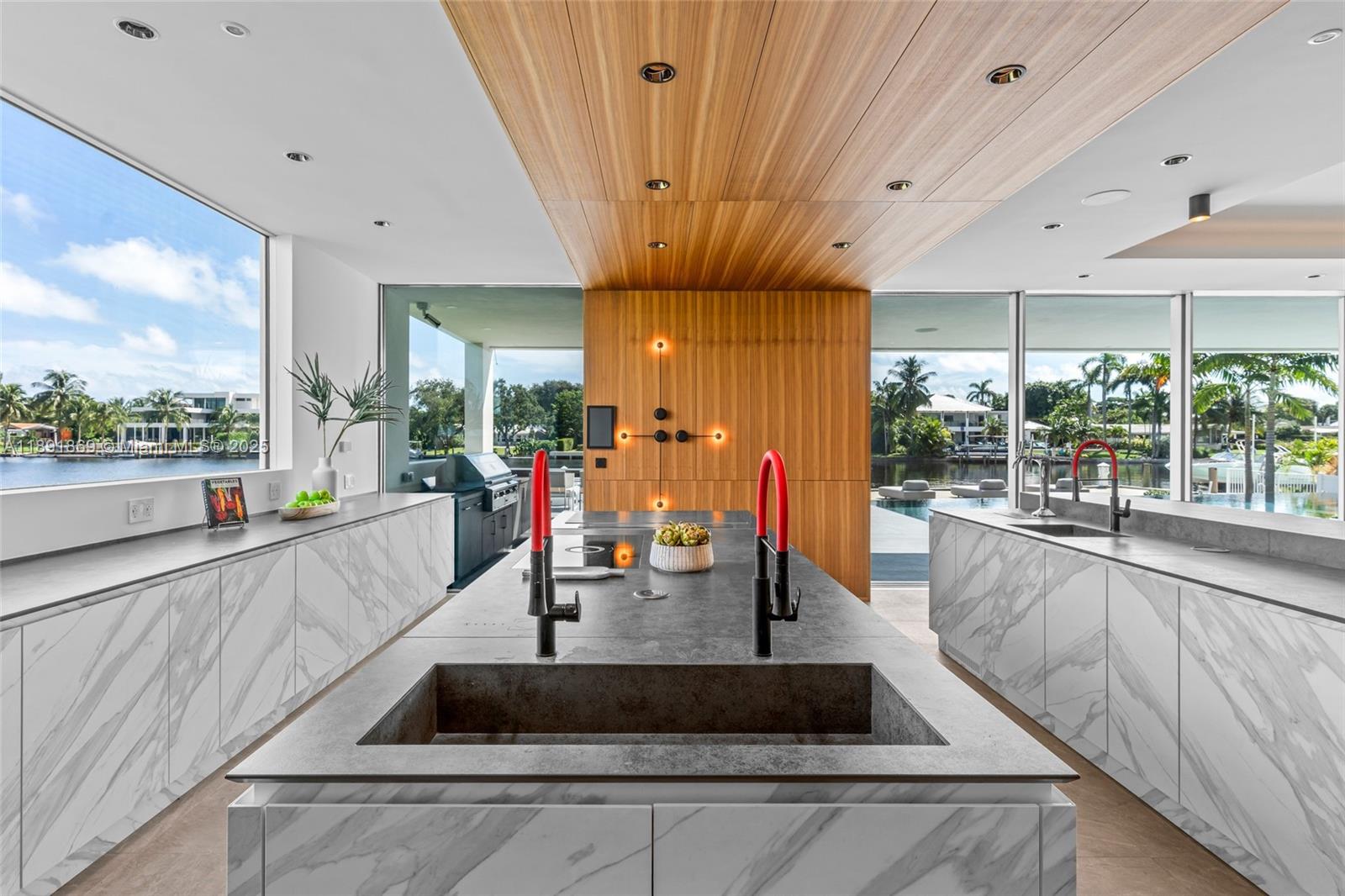 LAUDER GATE ISLES - Residential