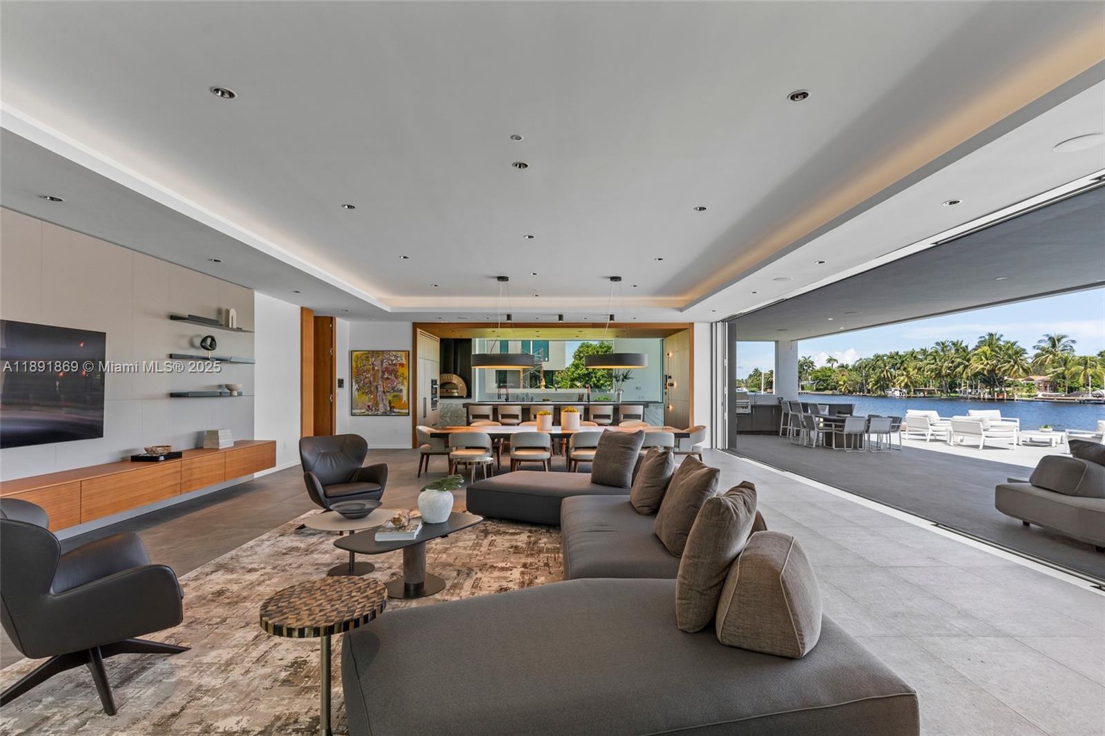 LAUDER GATE ISLES - Residential