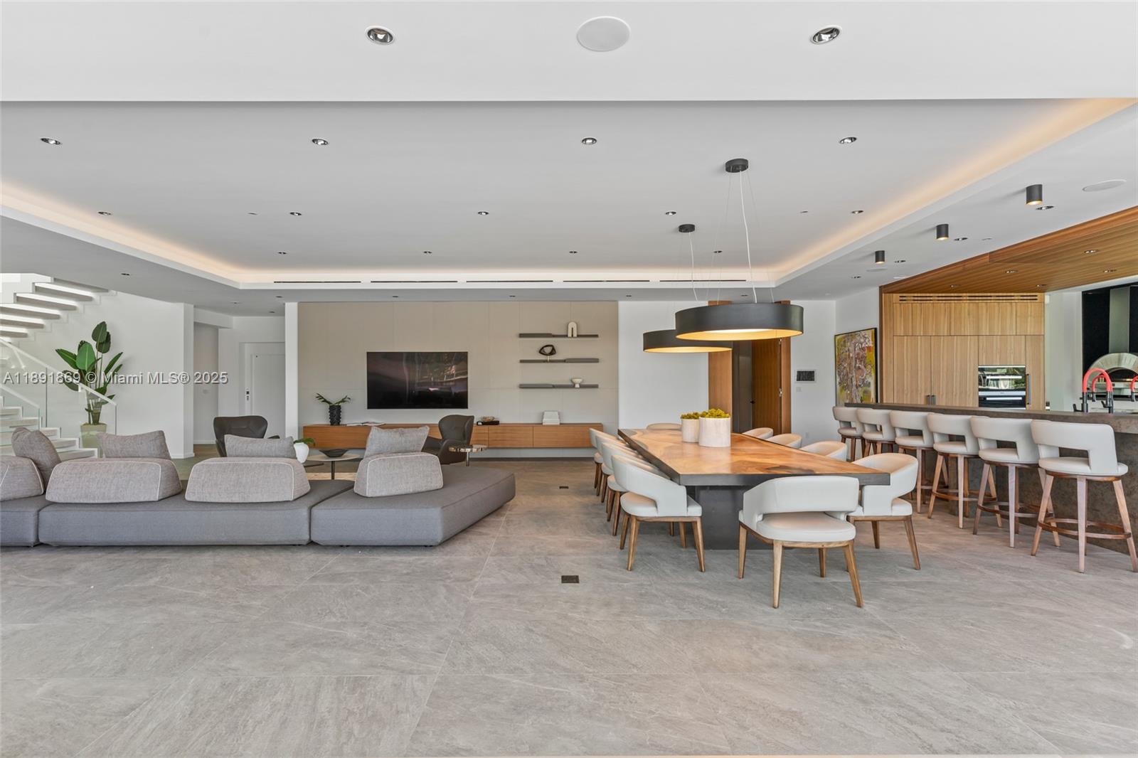 LAUDER GATE ISLES - Residential