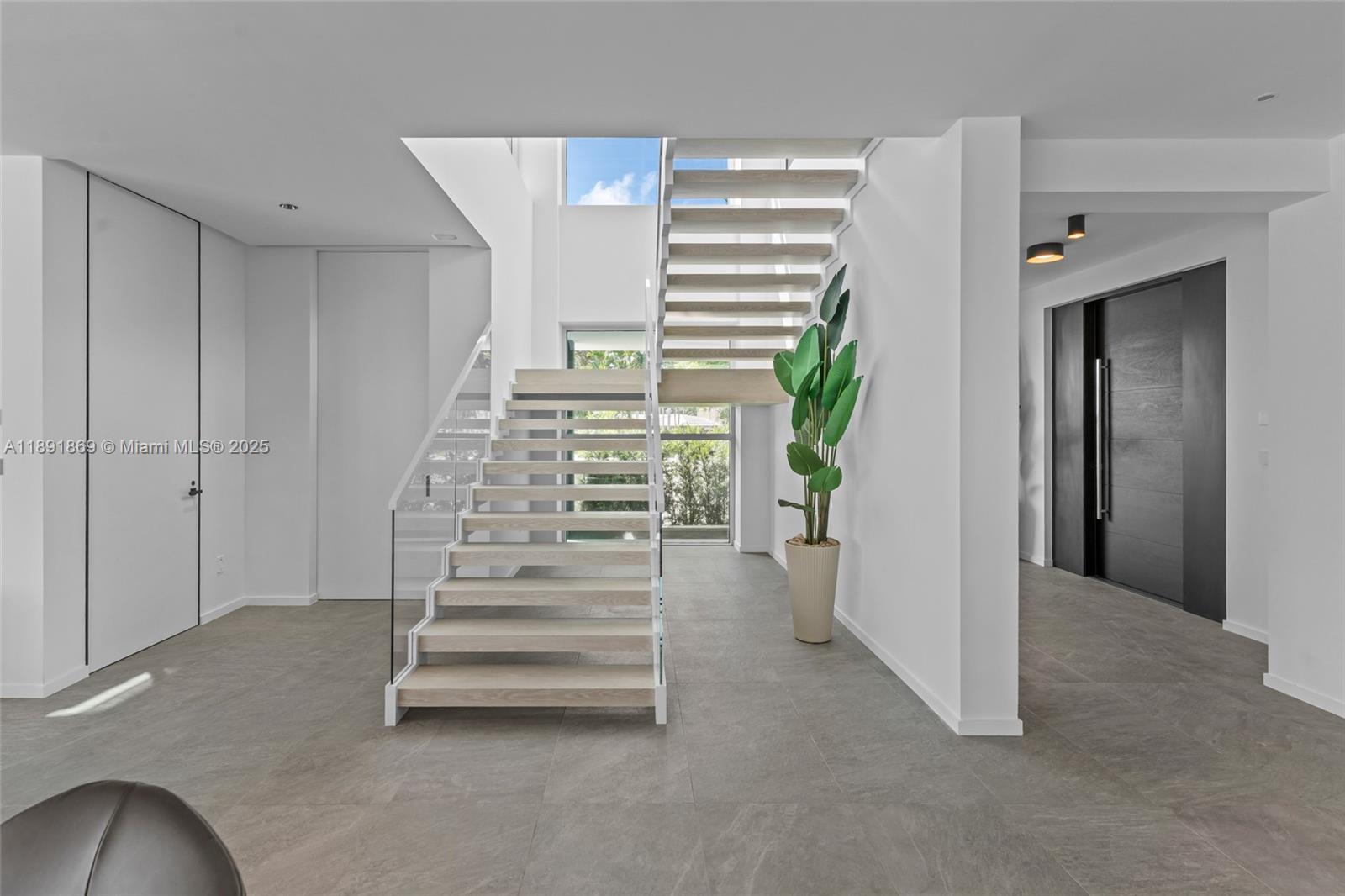 LAUDER GATE ISLES - Residential