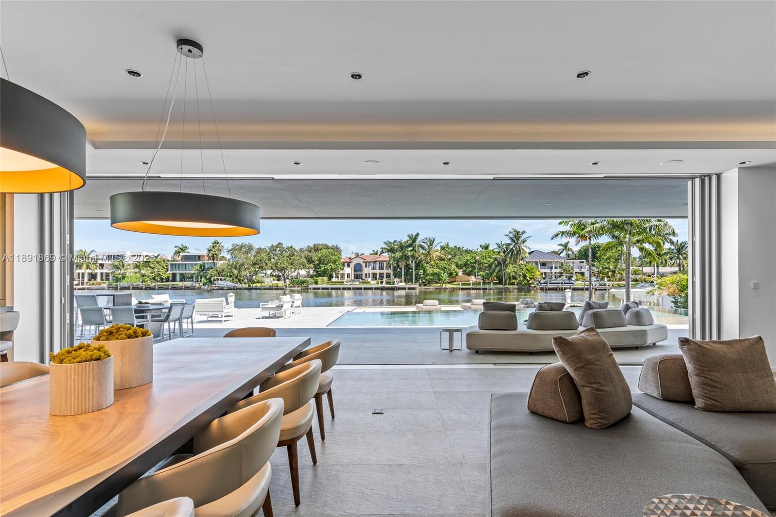 LAUDER GATE ISLES - Residential