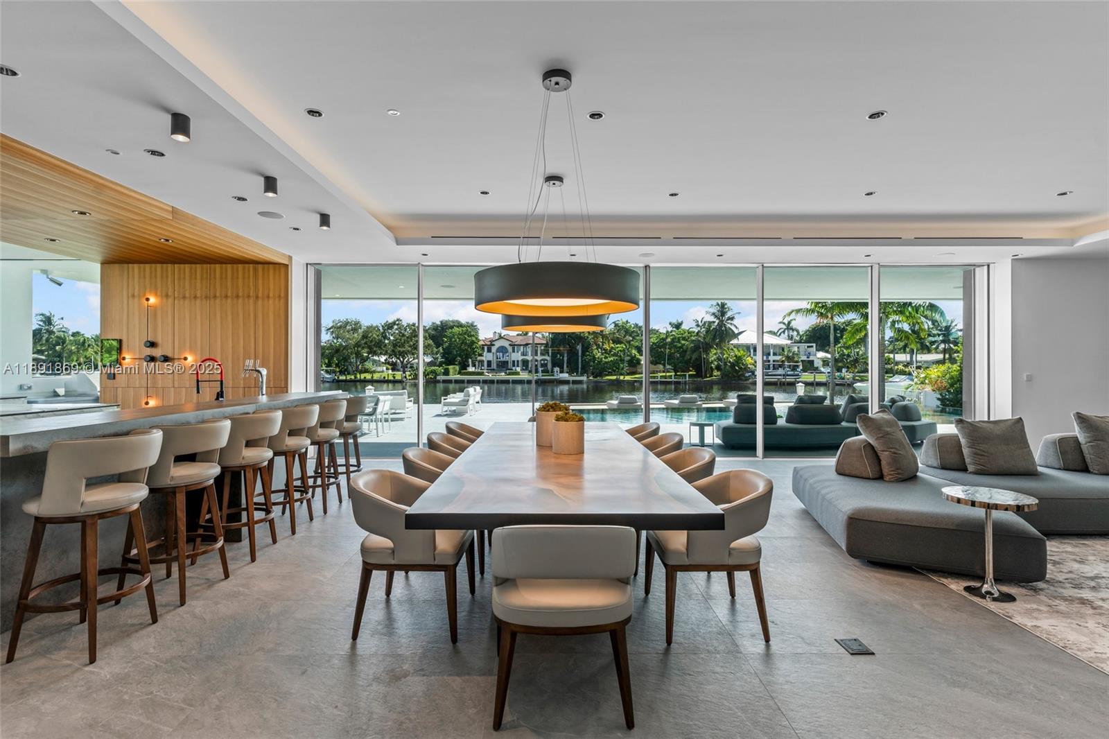 LAUDER GATE ISLES - Residential