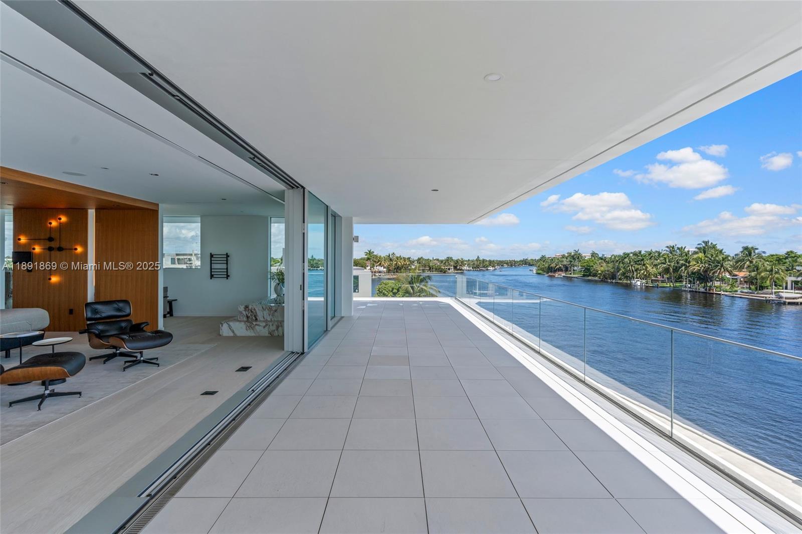 LAUDER GATE ISLES - Residential
