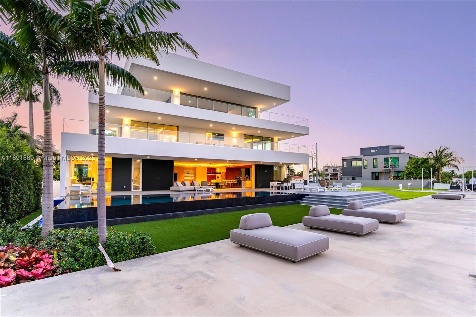LAUDER GATE ISLES - Residential