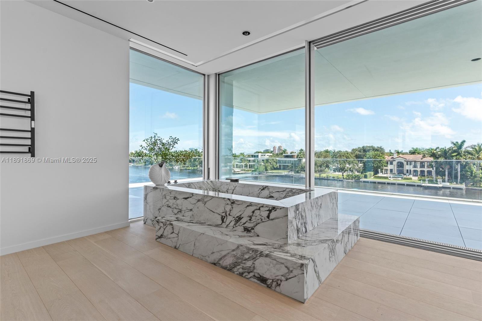 LAUDER GATE ISLES - Residential