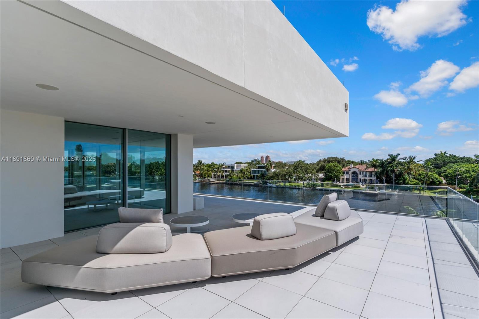 LAUDER GATE ISLES - Residential