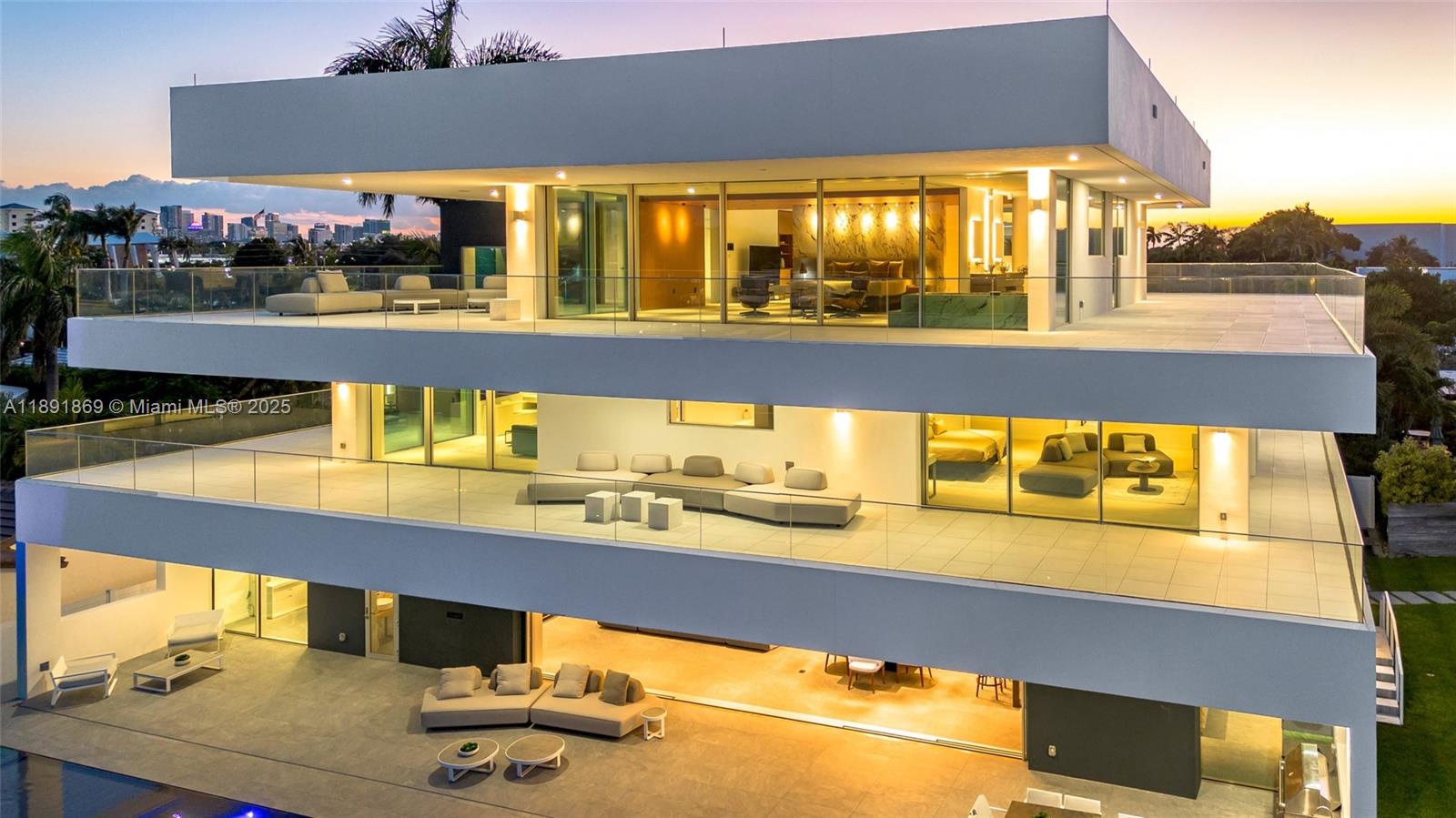 LAUDER GATE ISLES - Residential