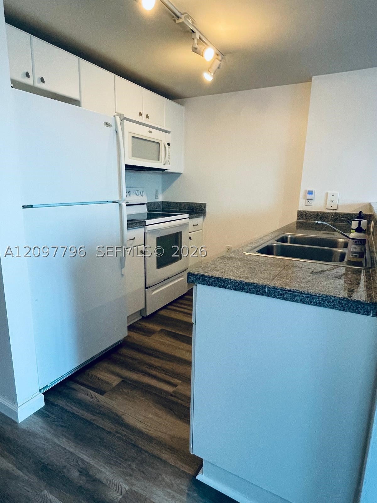 2740 SW 28th Ter 403