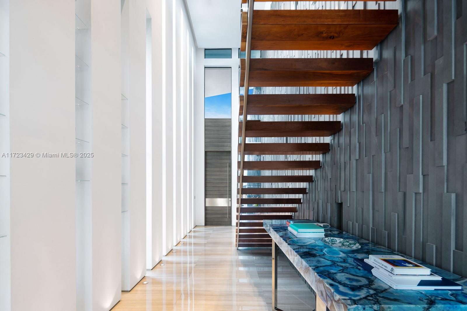 SURPRISE POINT - Residential