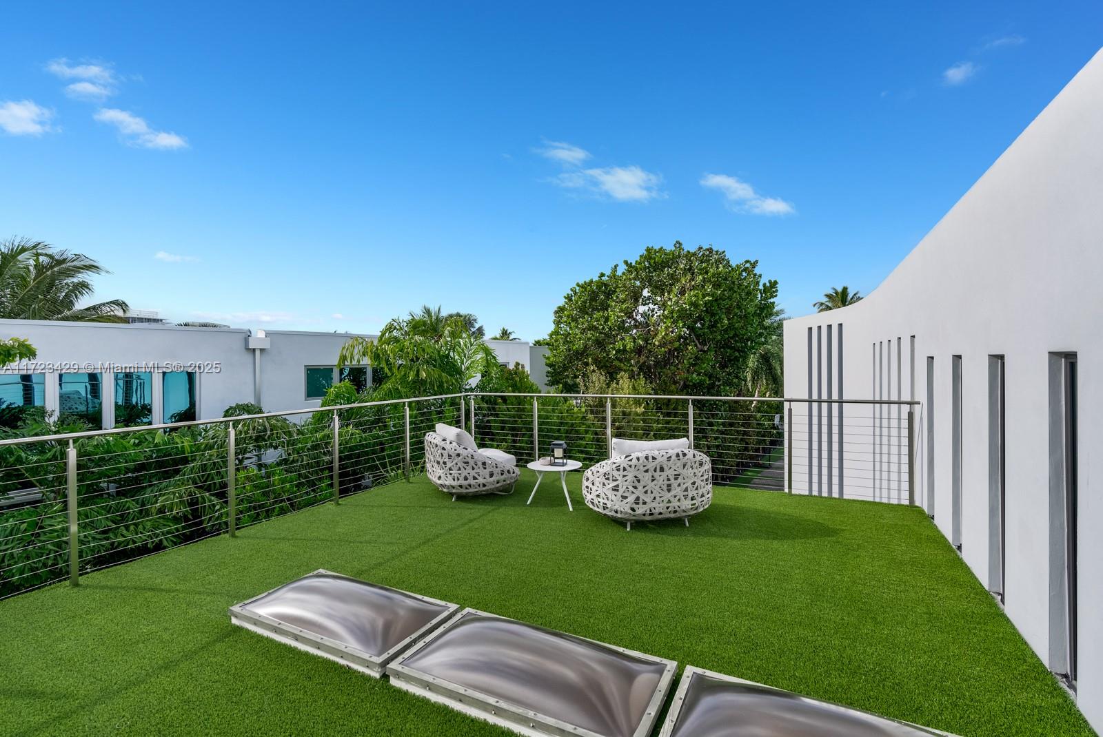 SURPRISE POINT - Residential