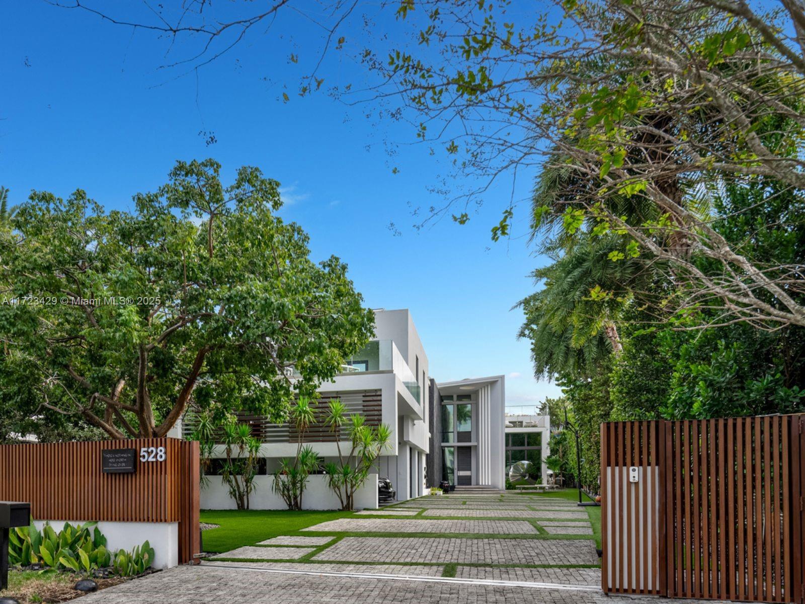 SURPRISE POINT - Residential