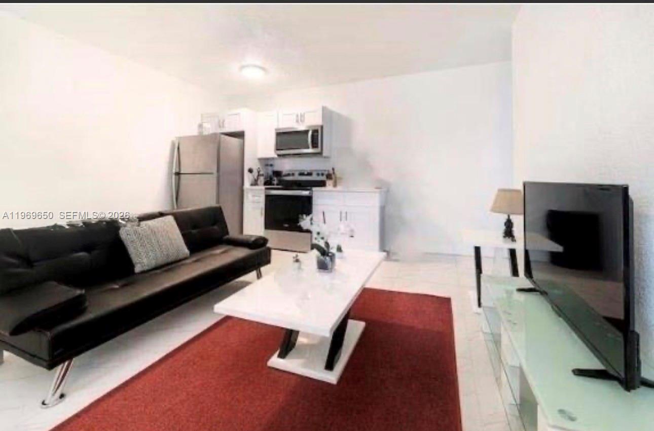 BISCAYNE BCH SUB - Residential Lease