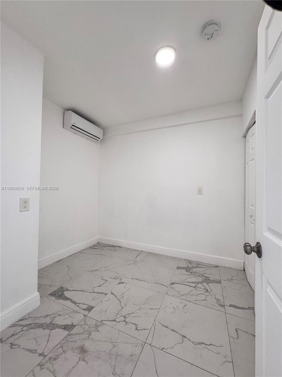 BISCAYNE BCH SUB - Residential Lease