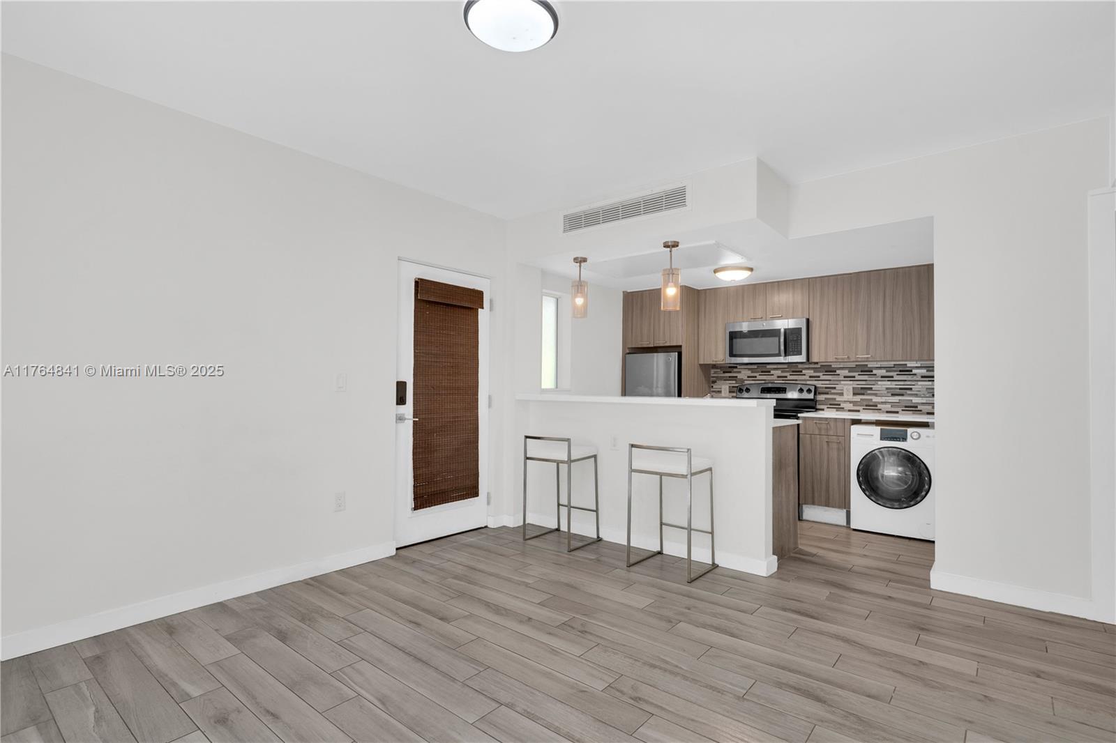 740 Meridian Ave 11