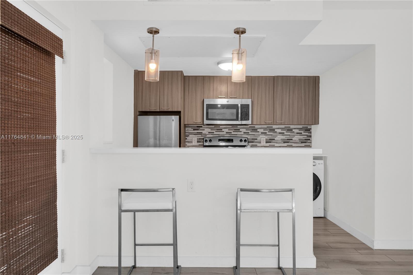 740 Meridian Ave 11