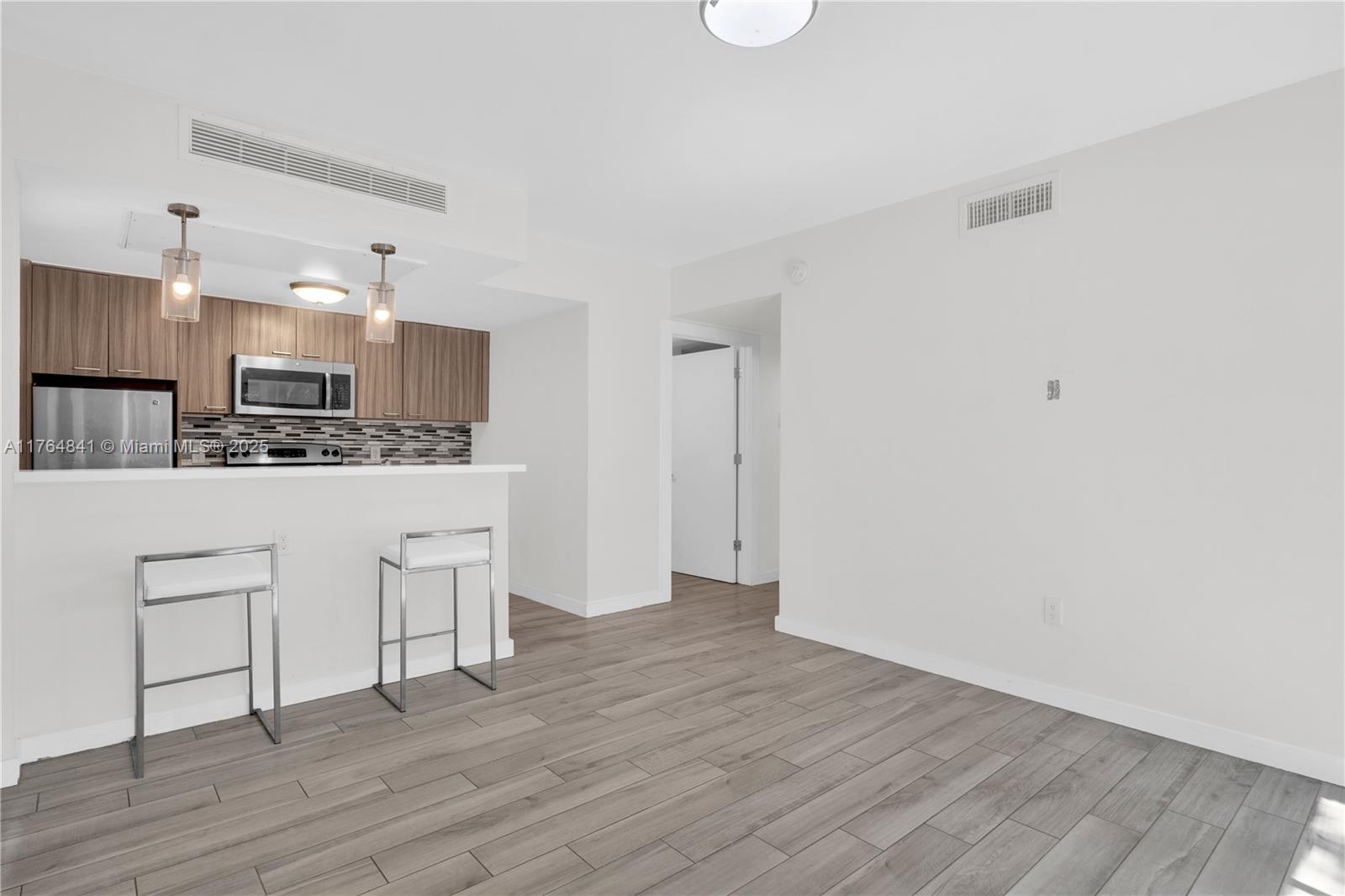740 Meridian Ave 11
