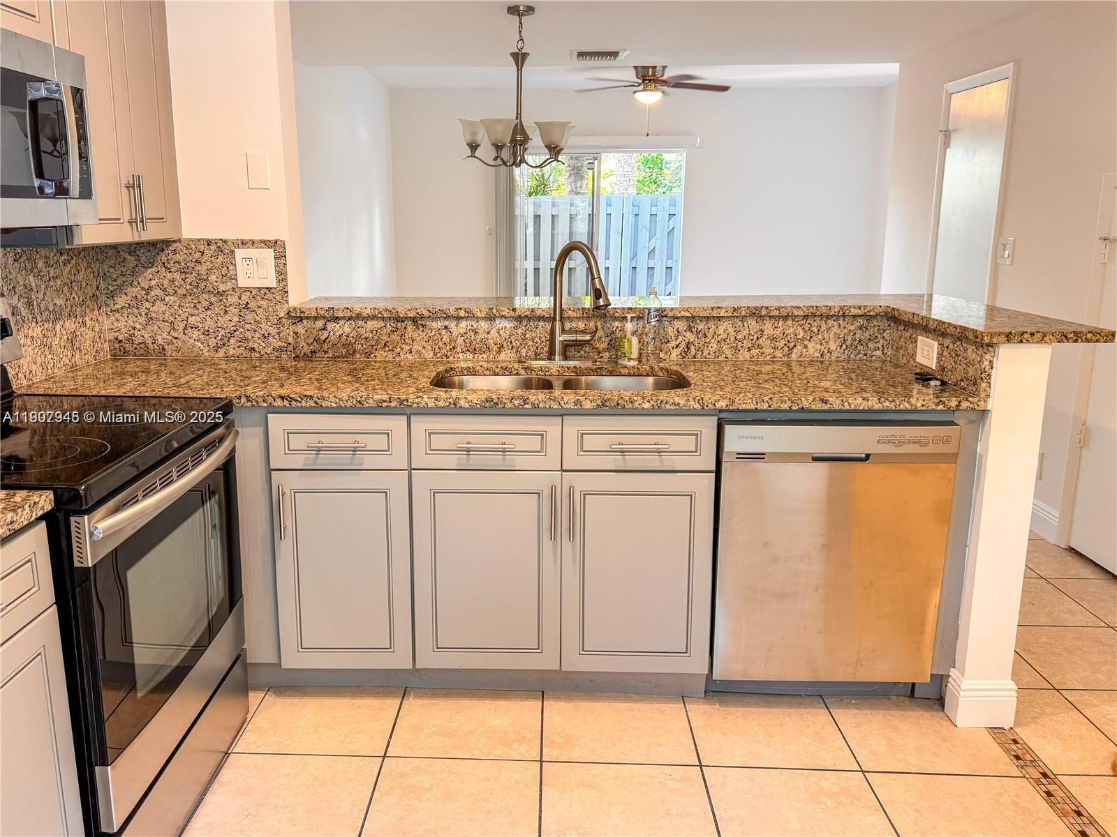 RESUBDIVISION OF LINDA TER - Residential