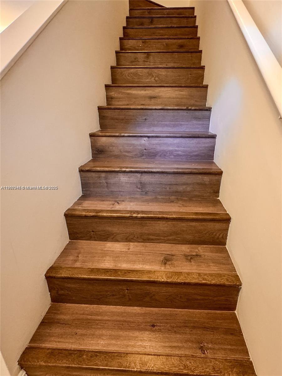 RESUBDIVISION OF LINDA TER - Residential