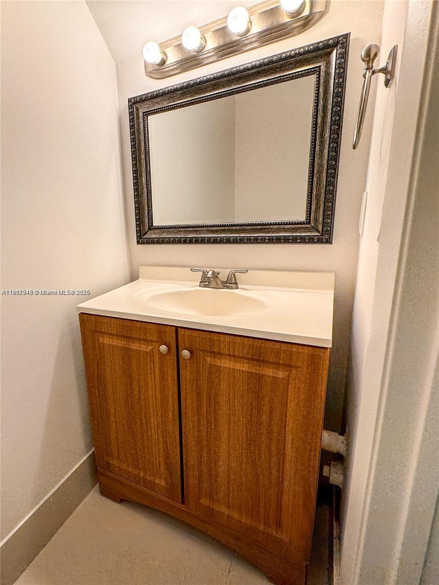 RESUBDIVISION OF LINDA TER - Residential