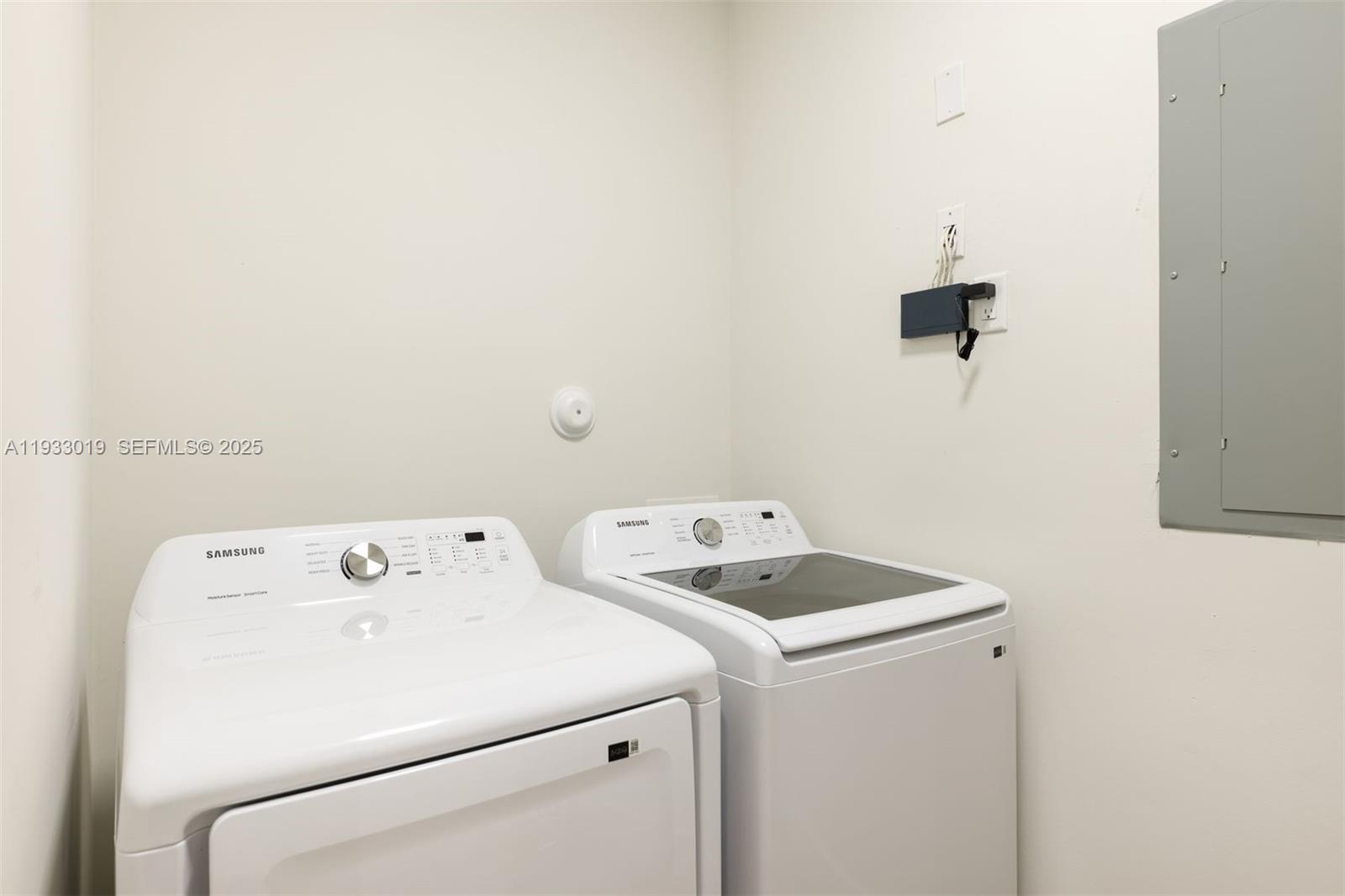 GROVELAND PARK - Residential Income